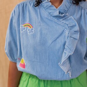Blouse denim brodée