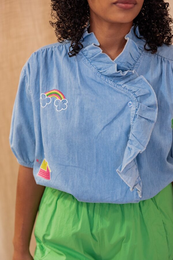 Blouse denim brodée