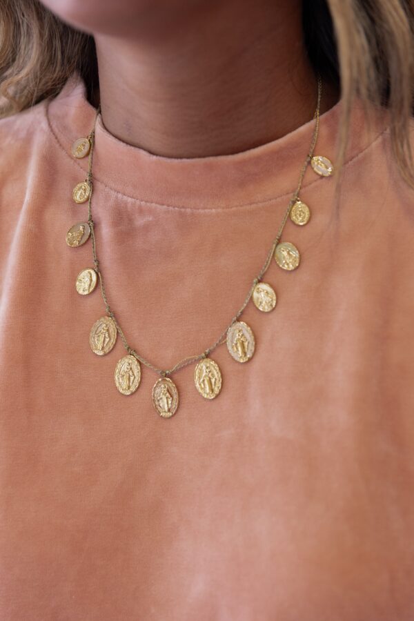 Collier vierge