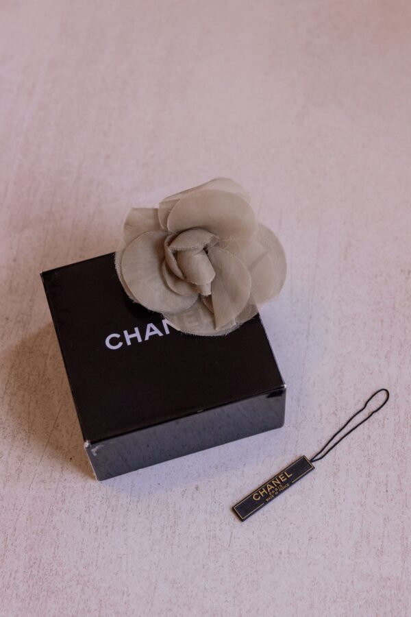 Broche Camélia Chanel – Image 2